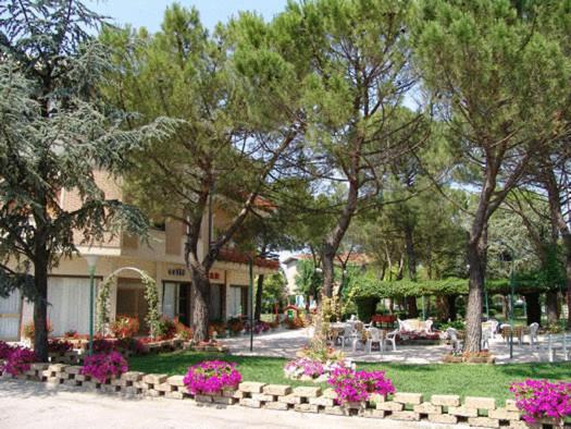 Hotel Ausonia Monte Porzio Exteriör bild