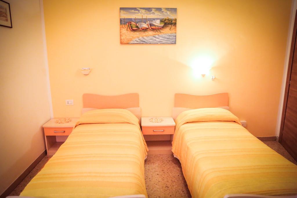 Hotel Ausonia Monte Porzio Exteriör bild