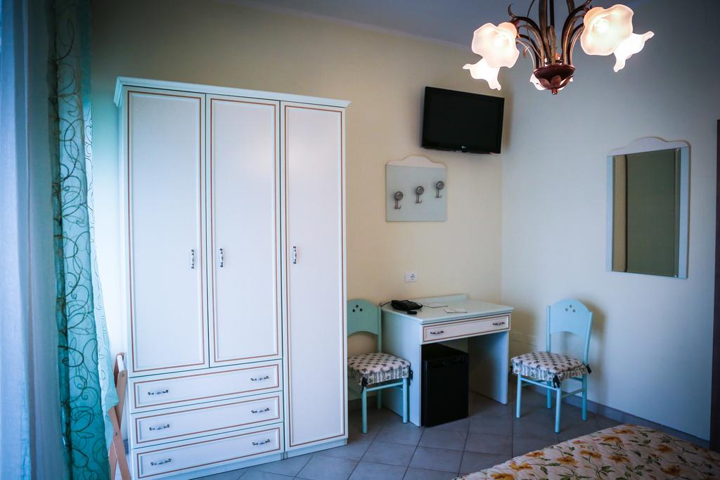 Hotel Ausonia Monte Porzio Exteriör bild