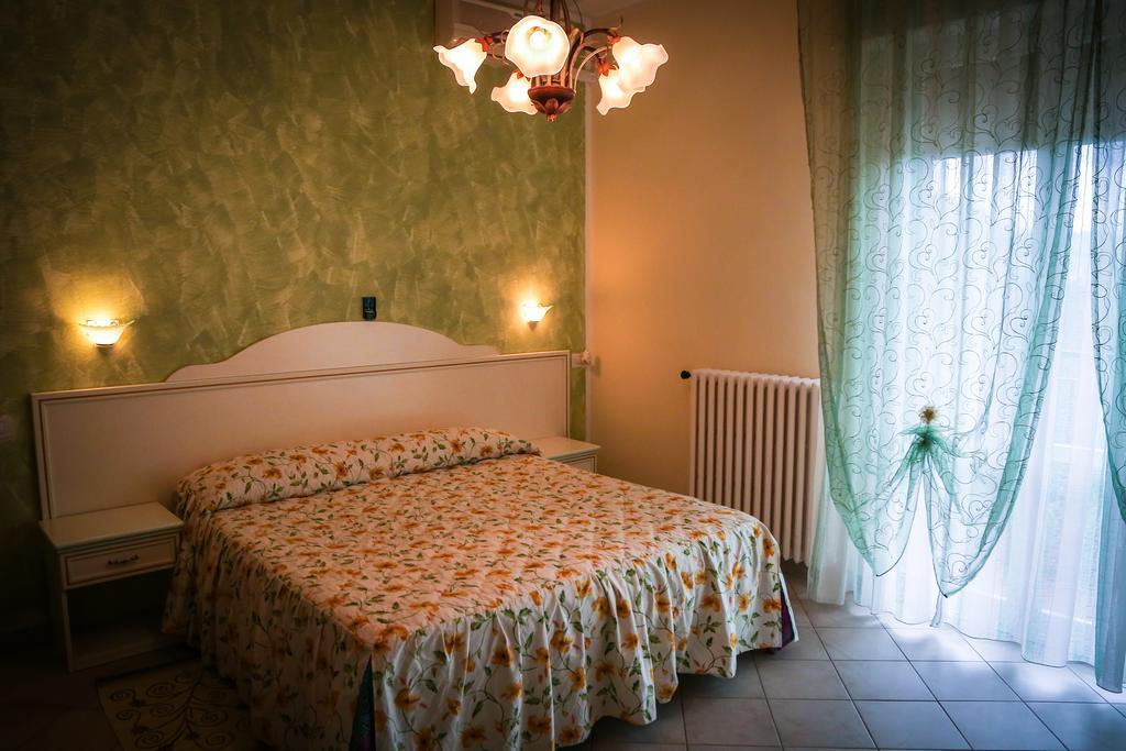 Hotel Ausonia Monte Porzio Exteriör bild