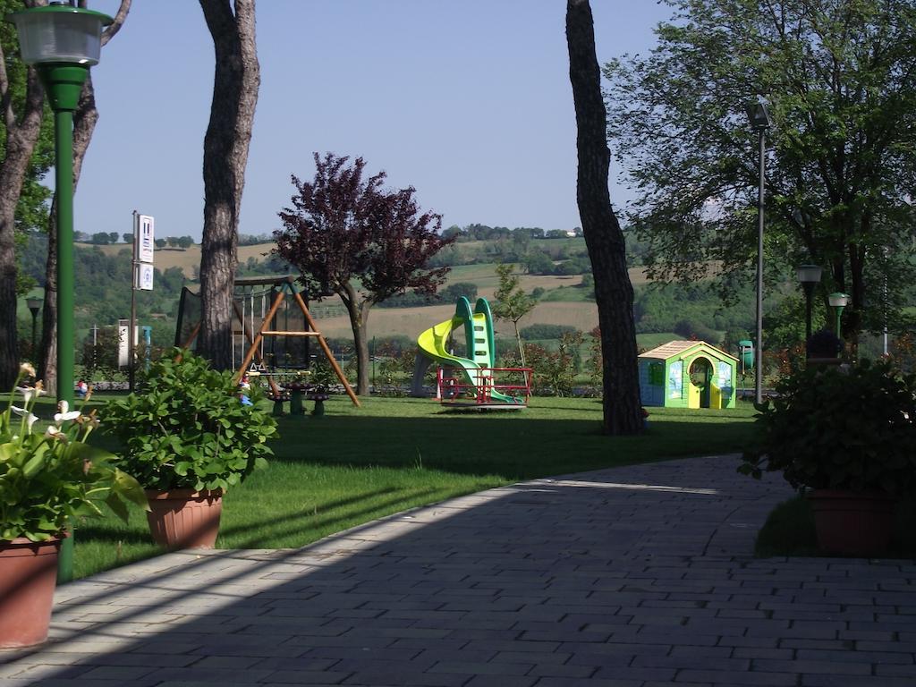 Hotel Ausonia Monte Porzio Exteriör bild