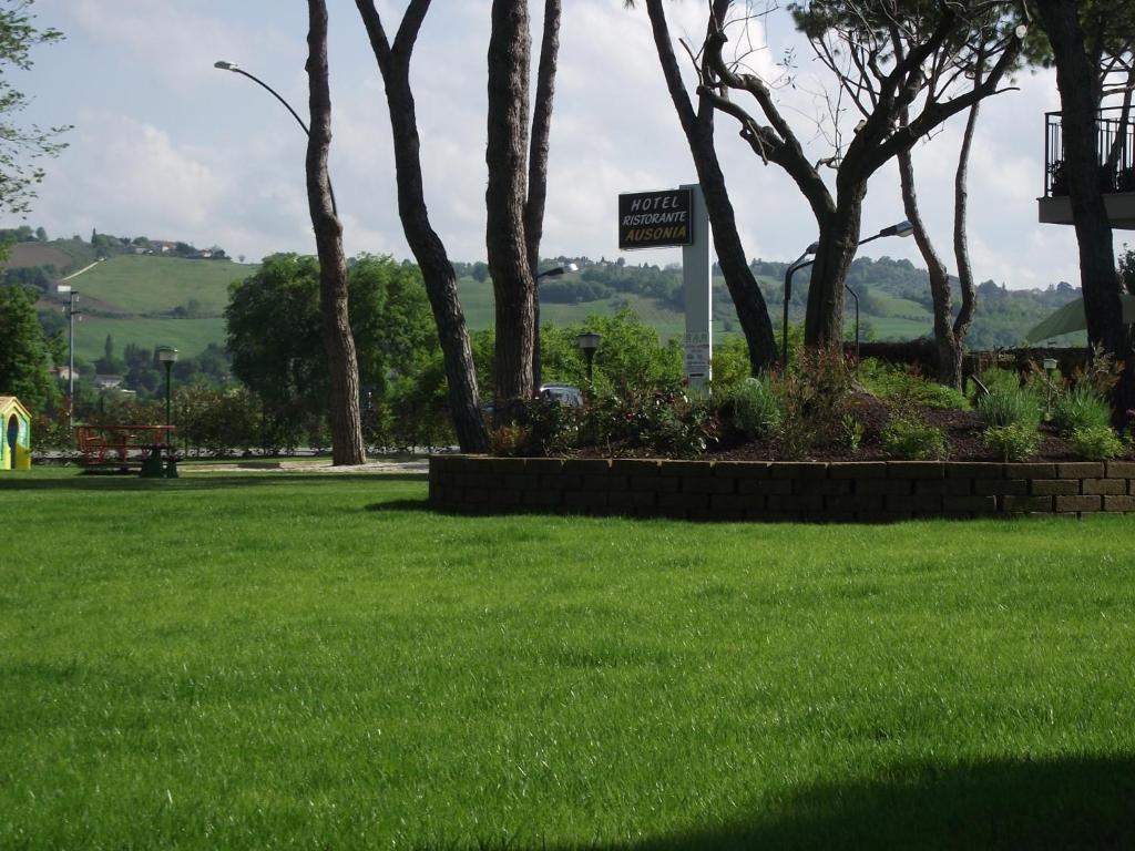 Hotel Ausonia Monte Porzio Exteriör bild