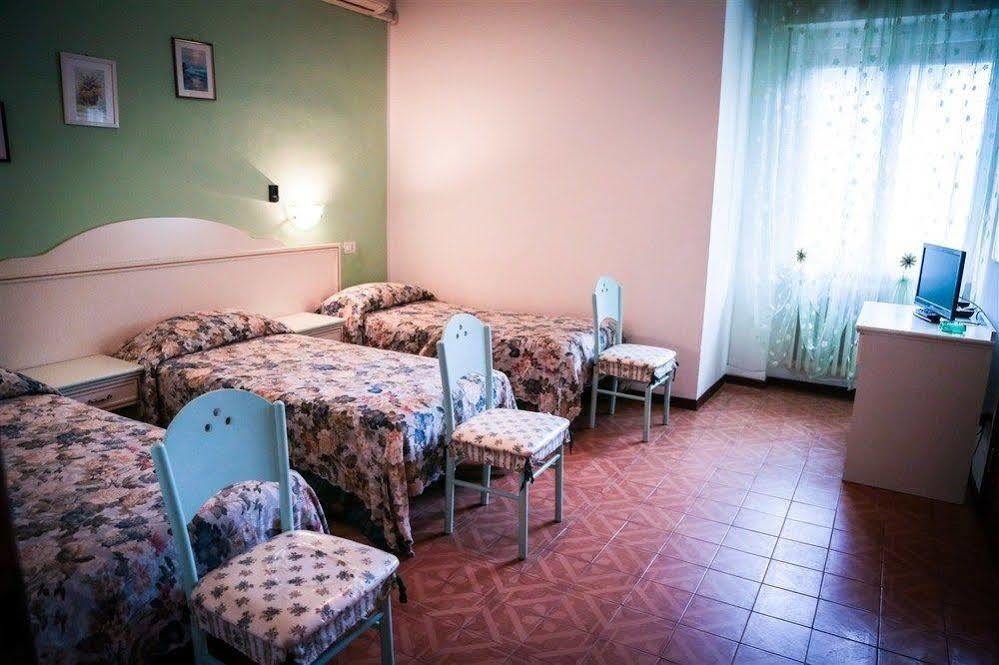Hotel Ausonia Monte Porzio Exteriör bild