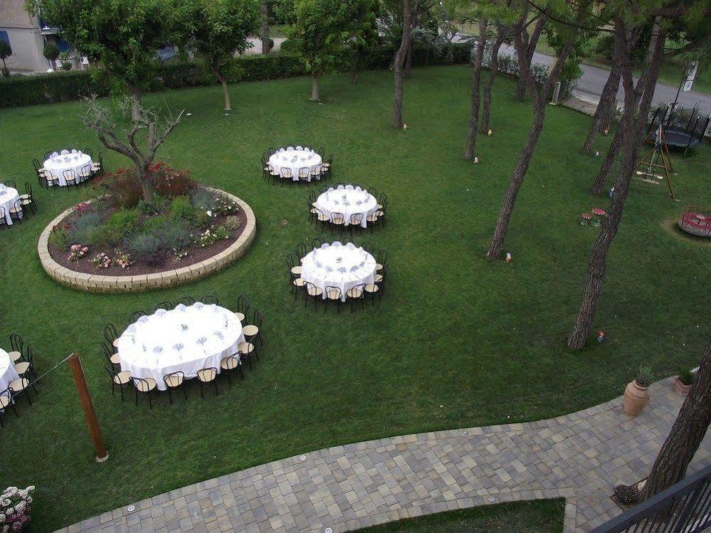 Hotel Ausonia Monte Porzio Exteriör bild