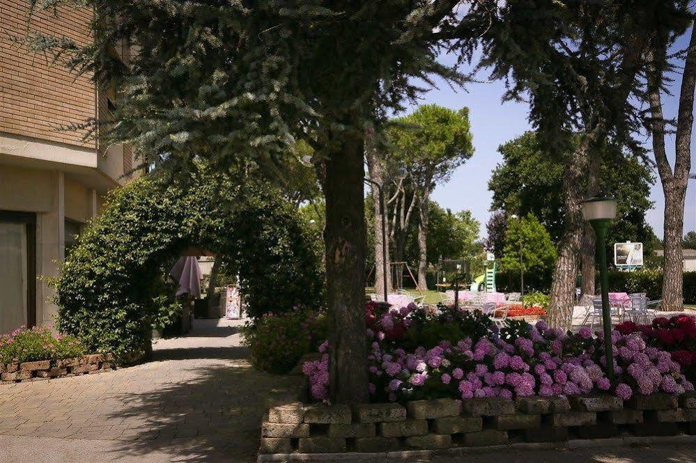 Hotel Ausonia Monte Porzio Exteriör bild